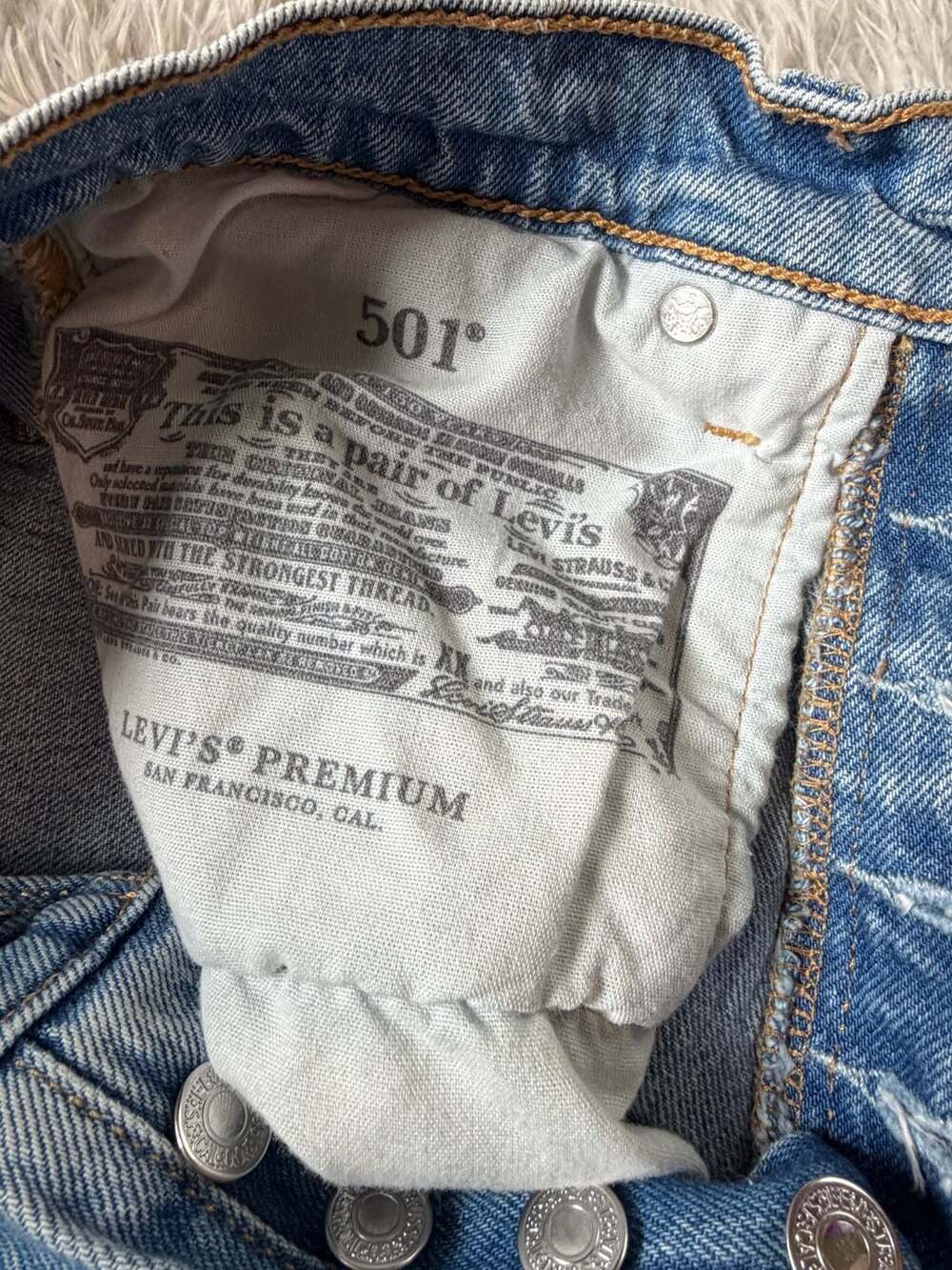 Levi's Premium 501 Original Fit Jeans Light Wash Size 25x28 - Picture 7 of 9